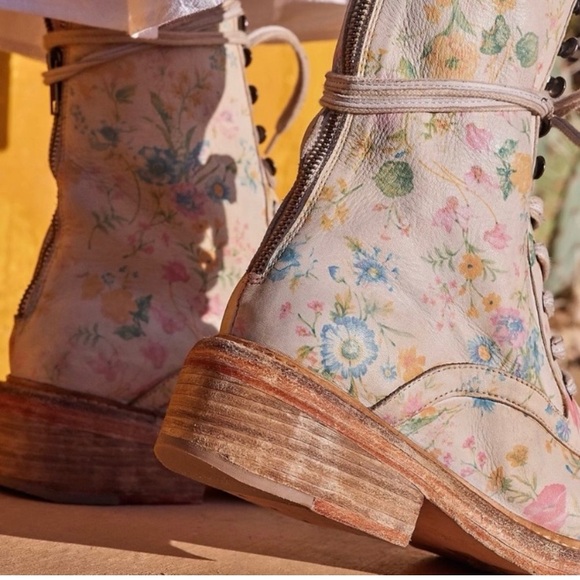 Free People Santa Fe Floral Lace Up Boots NEW Size 39 (8/8.5) - Picture 2 of 7